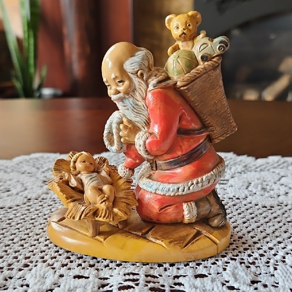 Hand Painted Fontanini Santa Kneeling Before Baby Jesus, Simonetti #599